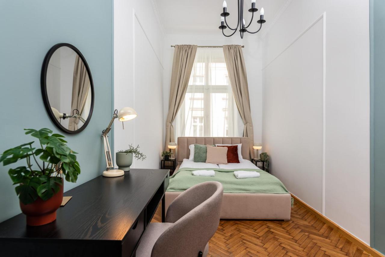 Classy Old Town Apartment - By Upstairs كراكوفيا المظهر الخارجي الصورة
